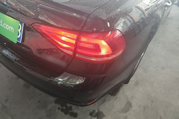 Used Volkswagen Lavida 2015 1.6L Manual Fashion Edition Right Rear Taillight