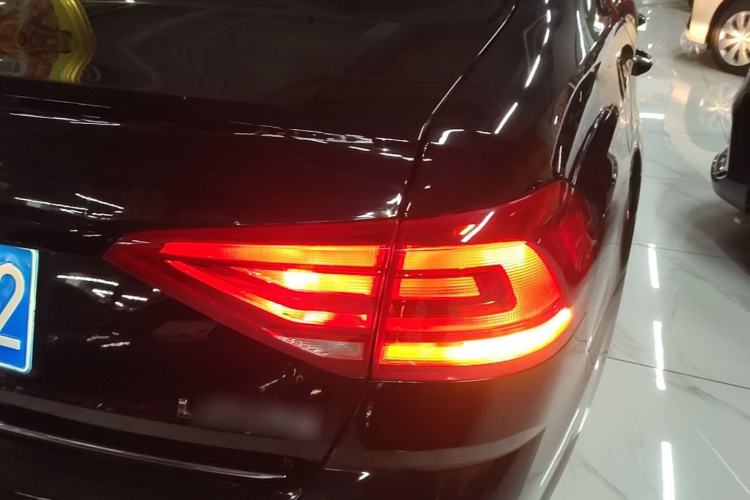 Used Volkswagen Lavida 2015 1.6L Automatic Comfort Edition Right Rear Taillight