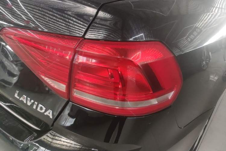 Used Volkswagen Lavida 2015 1.6L Automatic Comfort Edition Right Rear Taillight