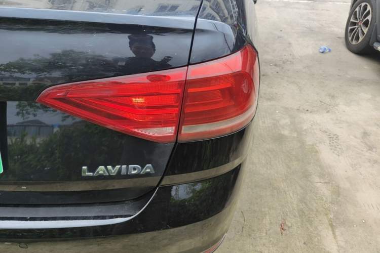 Used Volkswagen Lavida 2015 1.6L Manual Fashion Edition Right Rear Taillight