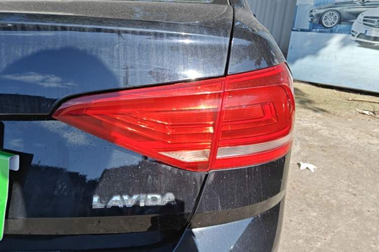 Used Volkswagen Lavida 2015 1.6L Automatic Fashion Edition Right Rear Taillight
