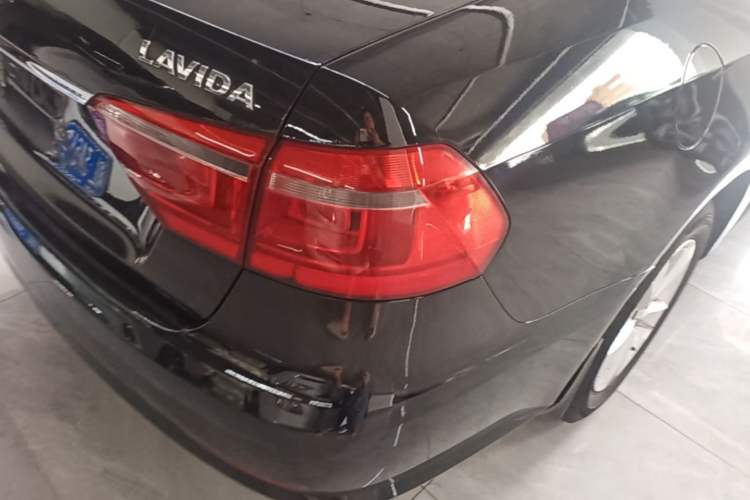 Used Volkswagen Lavida 2015 1.6L Automatic Fashion Edition Right Rear Taillight