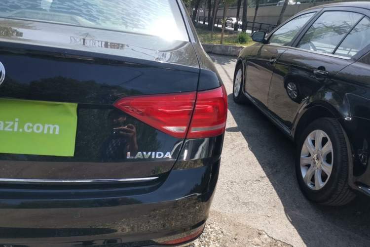Used Volkswagen Lavida 2015 1.6L Manual Comfort Edition Right Rear Taillight