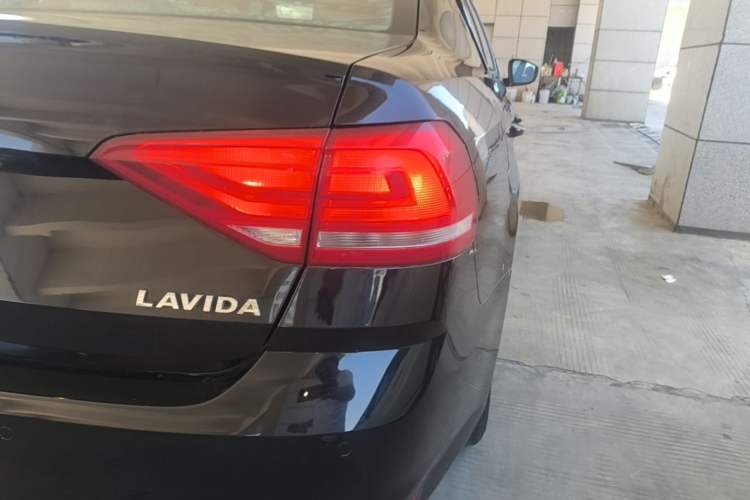 Used Volkswagen Lavida 2015 1.6L Manual Fashion Edition Right Rear Taillight