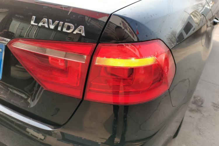 Used Volkswagen Lavida 2015 1.6L Automatic Comfort Edition Right Rear Taillight