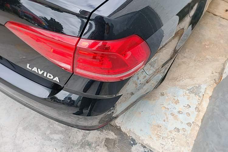Used Volkswagen Lavida 2015 1.6L Manual Fashion Edition Right Rear Taillight