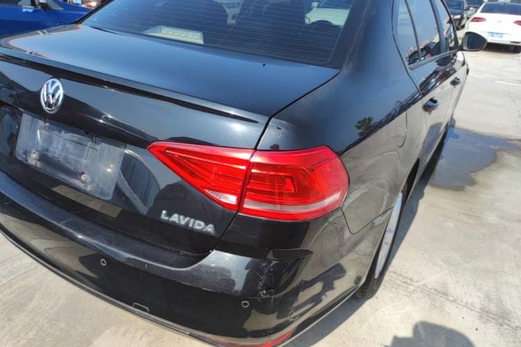 Used Volkswagen Lavida 2015 1.6L Automatic Fashion Edition Right Rear Taillight