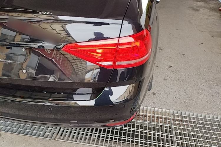 Used Volkswagen Lavida 2015 1.6L Automatic Fashion Edition Right Rear Taillight