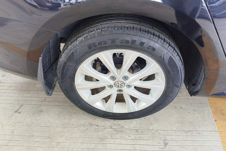 Used Volkswagen Lavida 2015 1.6L Automatic Comfort Edition Right Rear Wheel Hub