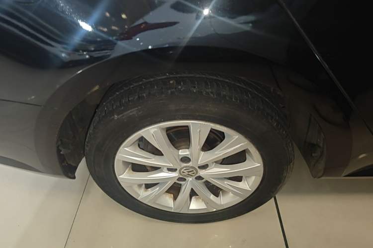 Used Volkswagen Lavida 2015 1.6L Automatic Comfort Edition Right Rear Wheel Hub