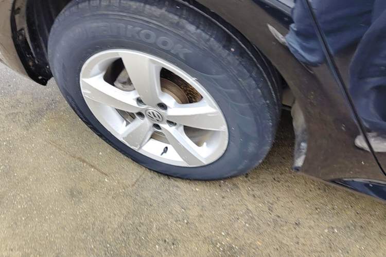 Used Volkswagen Lavida 2015 1.6L Automatic Fashion Edition Right Rear Wheel Hub