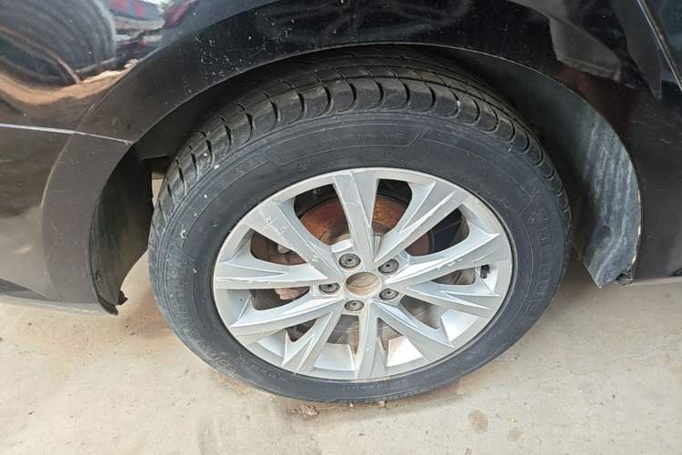 Used Volkswagen Lavida 2015 1.6L Automatic Comfort Edition Right Rear Wheel Hub