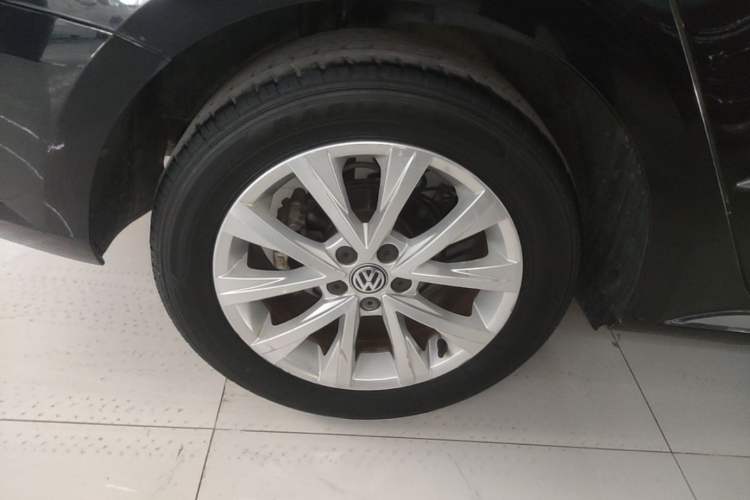 Used Volkswagen Lavida 2015 1.6L Automatic Comfort Edition Right Rear Wheel Hub