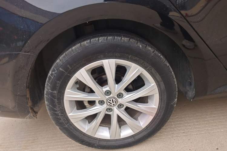 Used Volkswagen Lavida 2015 1.6L Manual Comfort Edition Right Rear Wheel Hub