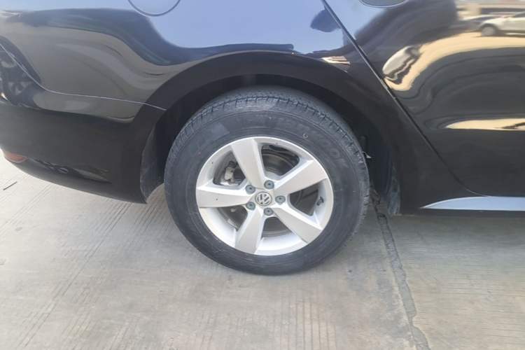 Used Volkswagen Lavida 2015 1.6L Manual Fashion Edition Right Rear Wheel Hub