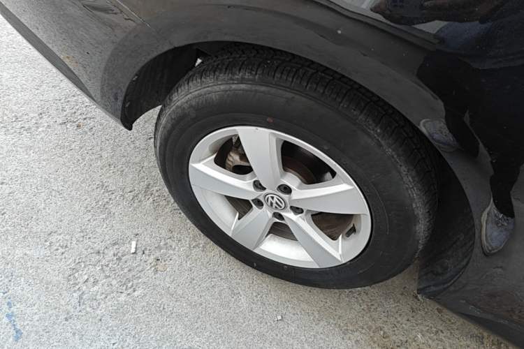 Used Volkswagen Lavida 2015 1.6L Automatic Fashion Edition Right Rear Wheel Hub
