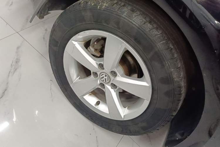 Used Volkswagen Lavida 2015 1.6L Automatic Fashion Edition Right Rear Wheel Hub