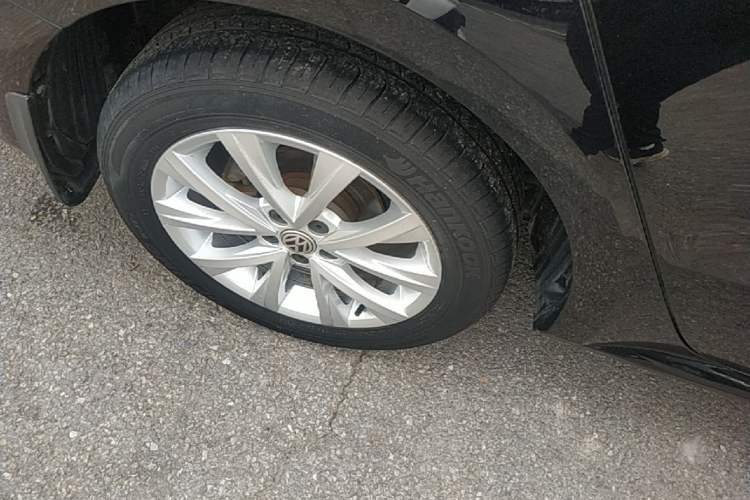 Used Volkswagen Lavida 2015 1.6L Automatic Comfort Edition Right Rear Wheel Hub