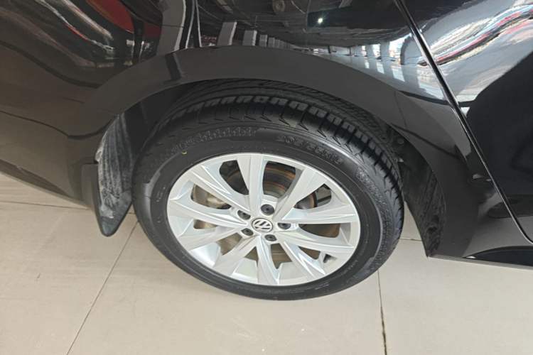 Used Volkswagen Lavida 2015 1.6L Automatic Comfort Edition Right Rear Wheel Hub