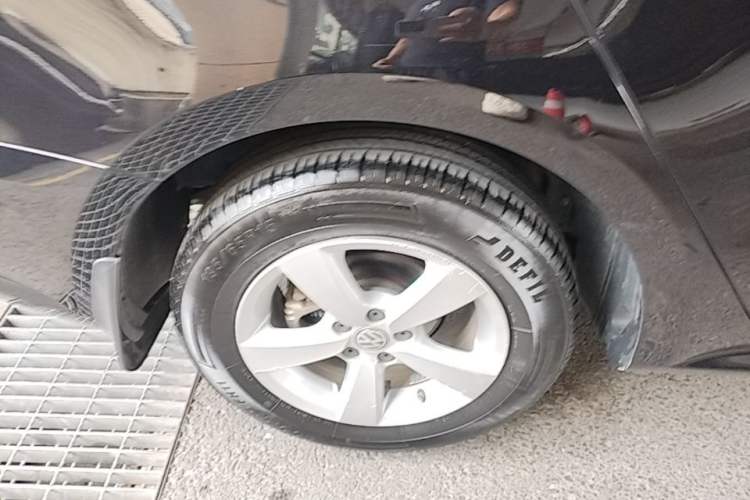 Used Volkswagen Lavida 2015 1.6L Automatic Fashion Edition Right Rear Wheel Hub
