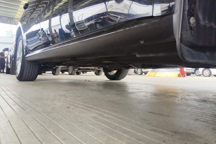 Used Volkswagen Lavida 2015 1.6L Automatic Comfort Edition Right Side Sill