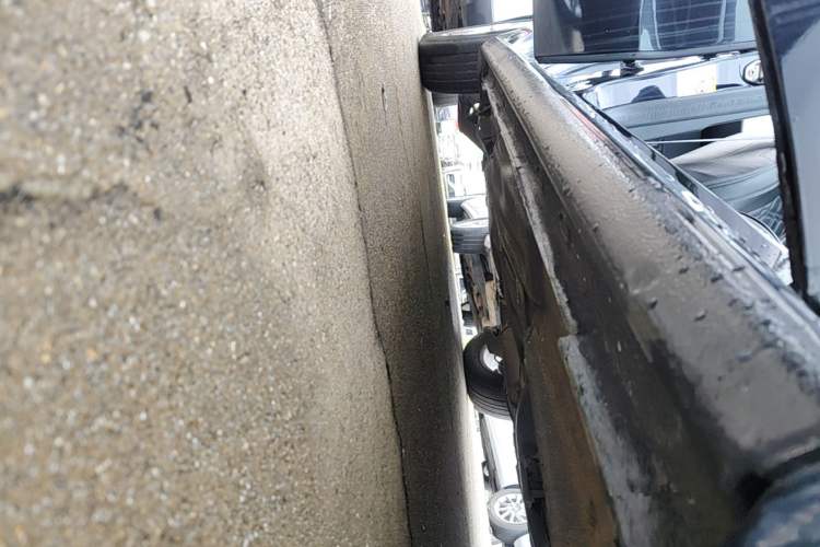 Used Volkswagen Lavida 2015 1.6L Automatic Fashion Edition Right Side Sill