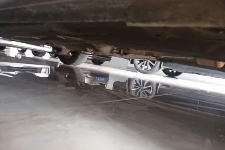 Used Volkswagen Lavida 2015 1.6L Automatic Fashion Edition Right Side Sill