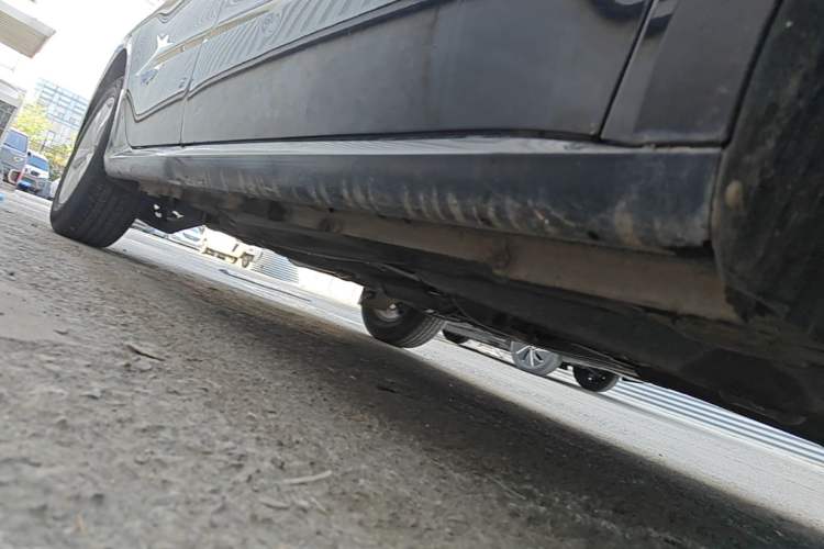 Used Volkswagen Lavida 2015 1.6L Automatic Fashion Edition Right Side Sill