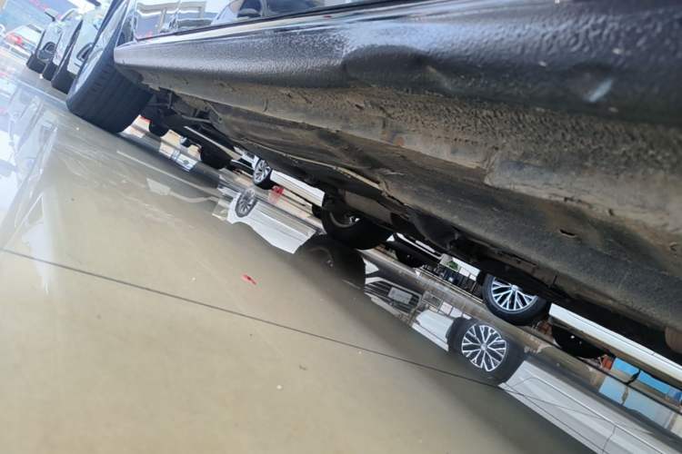 Used Volkswagen Lavida 2015 1.6L Automatic Comfort Edition Right Side Sill