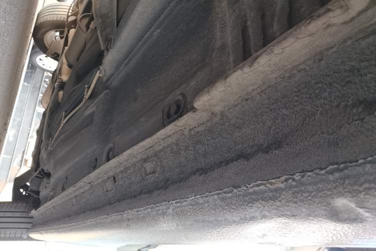 Used Volkswagen Lavida 2015 1.6L Automatic Comfort Edition Right Side Sill