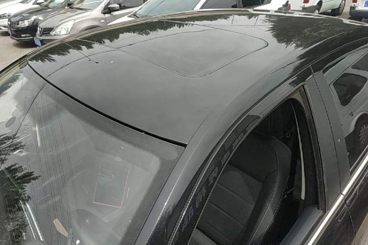 Used Volkswagen Lavida 2015 1.6L Automatic Comfort Edition Roof