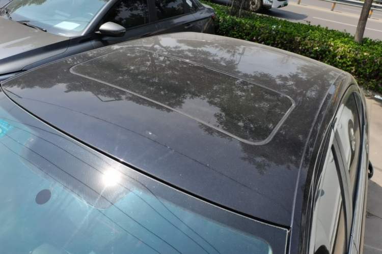 Used Volkswagen Lavida 2015 1.6L Automatic Comfort Edition Roof