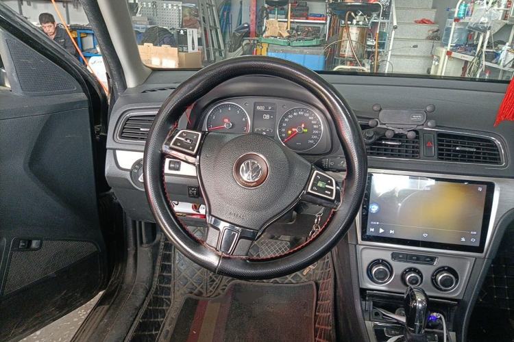 Used Volkswagen Lavida 2015 1.6L Automatic Fashion Edition Steering Wheel