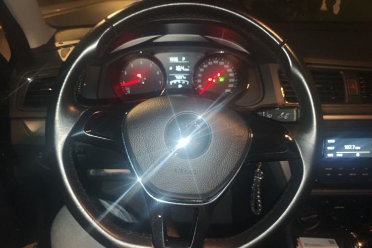 Used Volkswagen Lavida 2015 1.6L Automatic Comfort Edition Steering Wheel