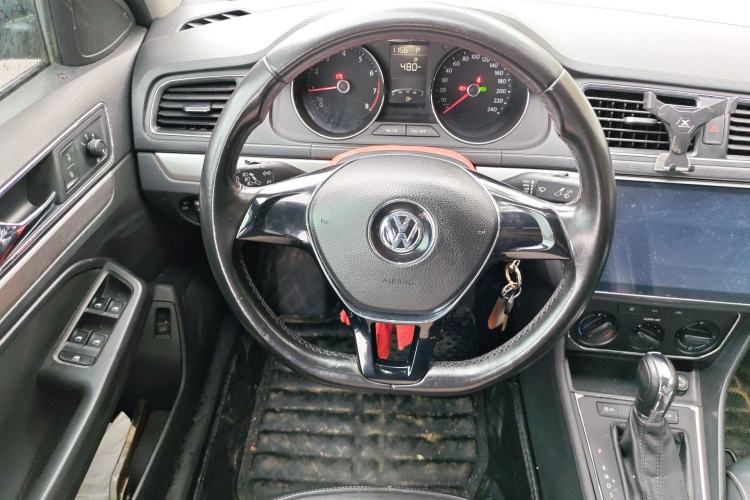 Used Volkswagen Lavida 2015 1.6L Automatic Comfort Edition Steering Wheel