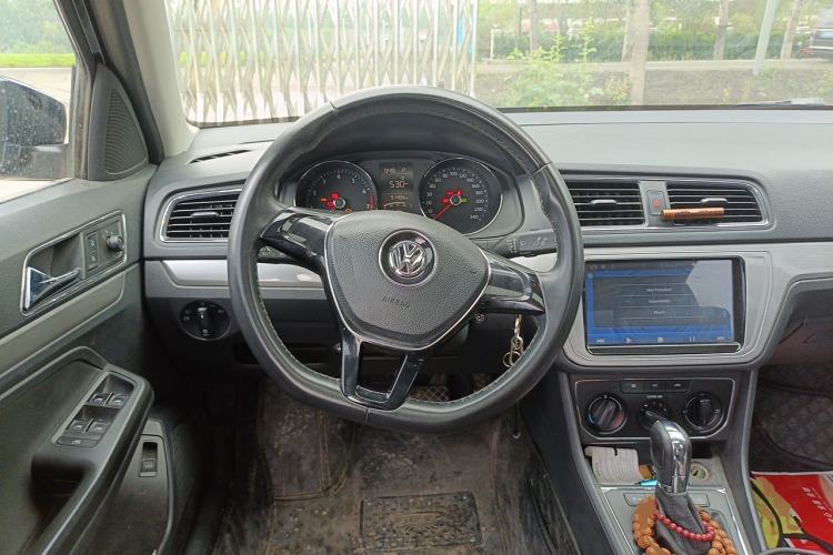 Used Volkswagen Lavida 2015 1.6L Automatic Comfort Edition Steering Wheel