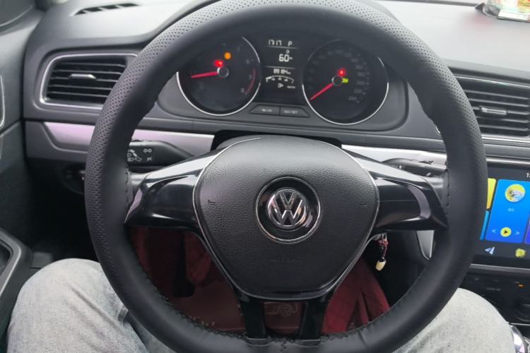 Used Volkswagen Lavida 2015 1.6L Automatic Comfort Edition Steering Wheel