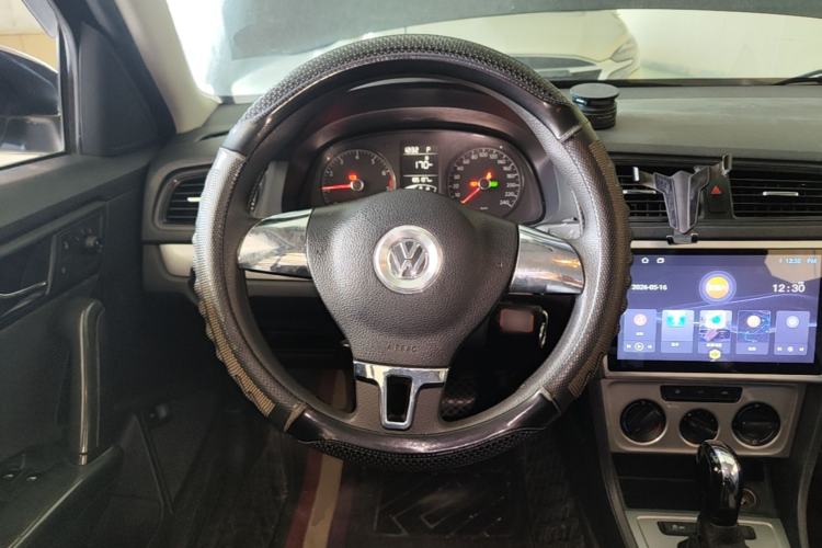 Used Volkswagen Lavida 2015 1.6L Automatic Fashion Edition Steering Wheel