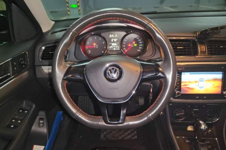 Used Volkswagen Lavida 2015 1.6L Automatic Comfort Edition Steering Wheel