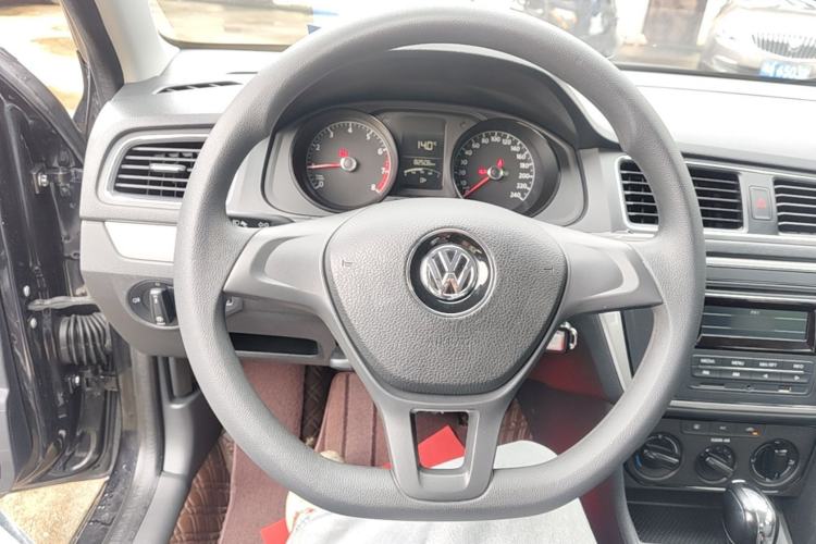 Used Volkswagen Lavida 2015 1.6L Automatic Fashion Edition Steering Wheel