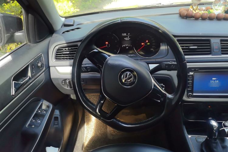 Used Volkswagen Lavida 2015 1.6L Automatic Comfort Edition Steering Wheel