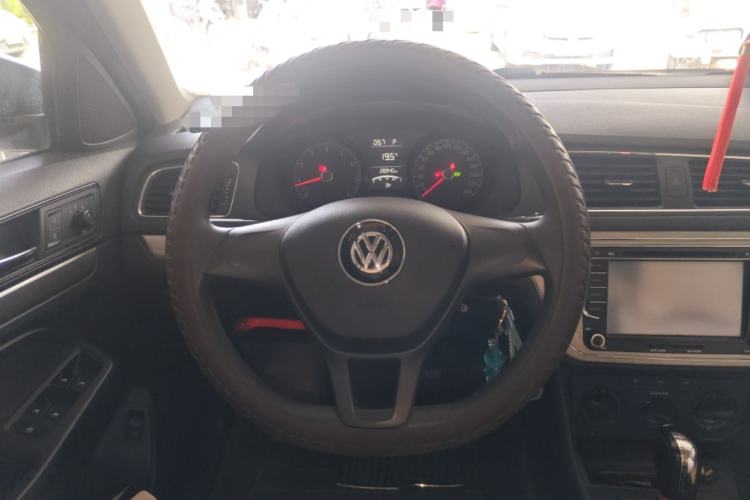 Used Volkswagen Lavida 2015 1.6L Automatic Fashion Edition Steering Wheel