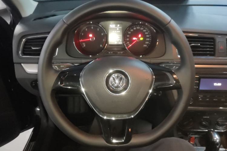 Used Volkswagen Lavida 2015 1.6L Automatic Comfort Edition Steering Wheel