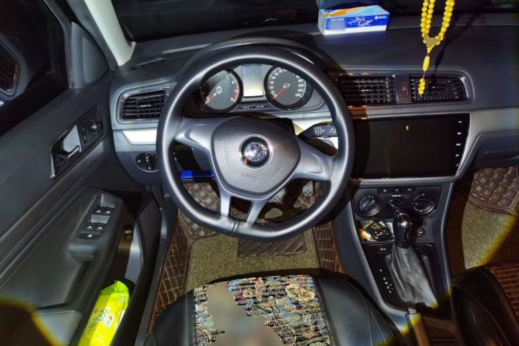 Used Volkswagen Lavida 2015 1.6L Automatic Fashion Edition Steering Wheel
