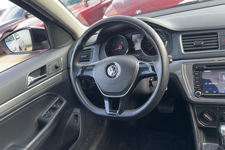 Used Volkswagen Lavida 2015 1.6L Automatic Comfort Edition Steering Wheel