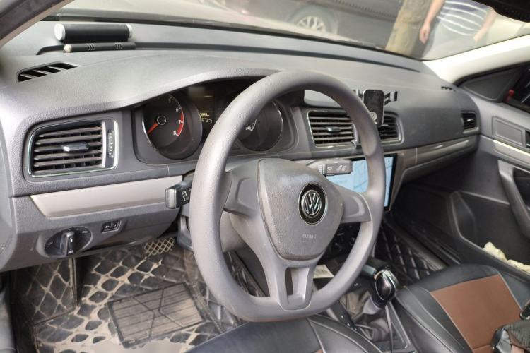 Used Volkswagen Lavida 2015 1.6L Automatic Fashion Edition Steering Wheel