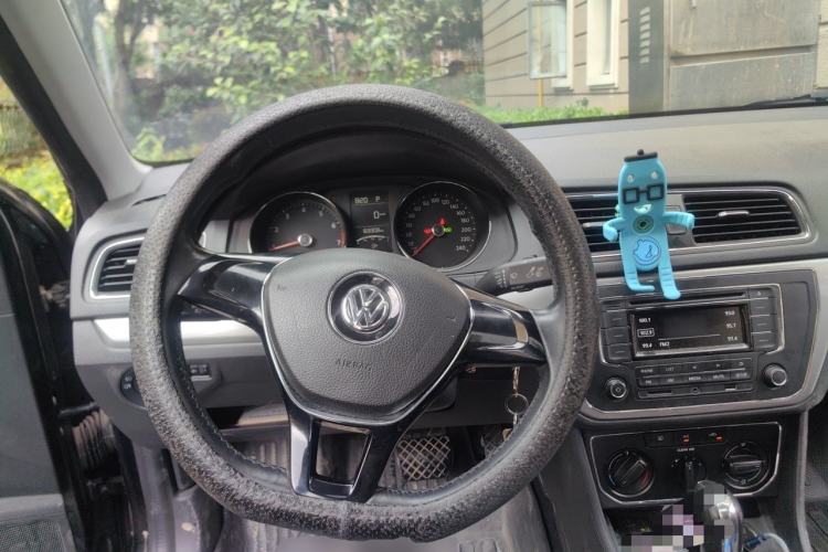 Used Volkswagen Lavida 2015 1.6L Automatic Comfort Edition Steering Wheel