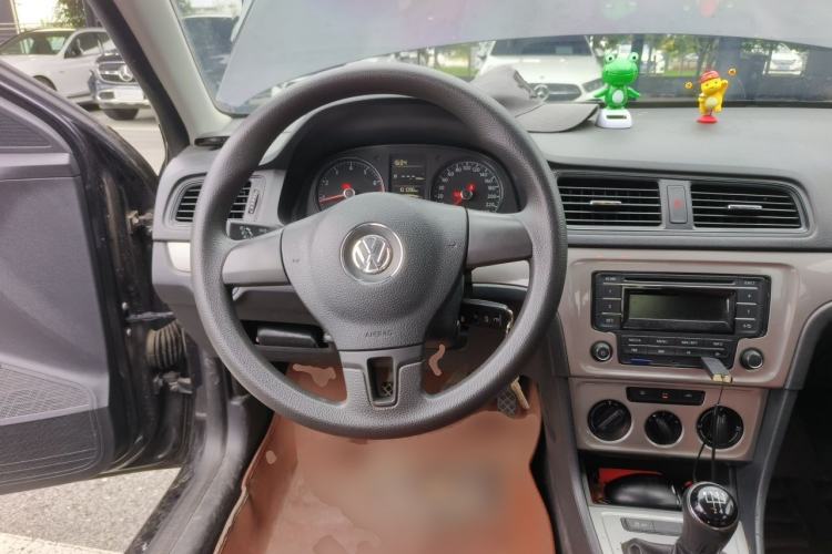 Used Volkswagen Lavida 2015 1.6L Manual Fashion Edition Steering Wheel