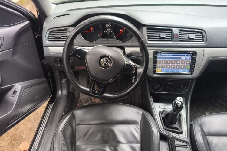 Used Volkswagen Lavida 2015 1.6L Manual Comfort Edition Steering Wheel