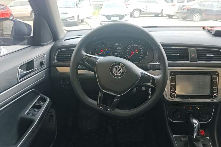 Used Volkswagen Lavida 2015 1.6L Automatic Comfort Edition Steering Wheel
